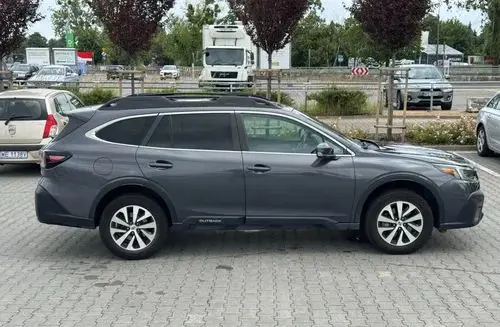 SUBARU Outback 