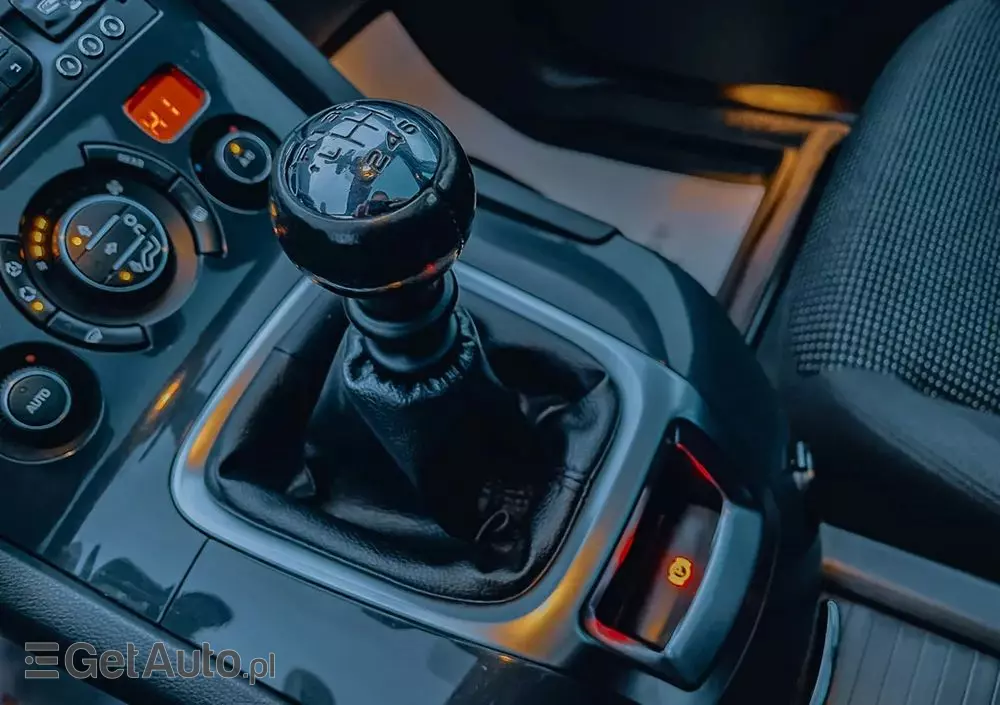 PEUGEOT 5008 1.6 BlueHDi Style 7os