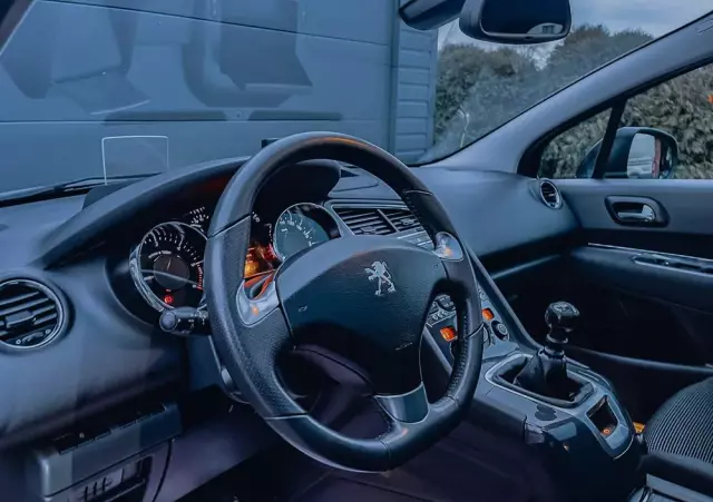 PEUGEOT 5008 1.6 BlueHDi Style 7os