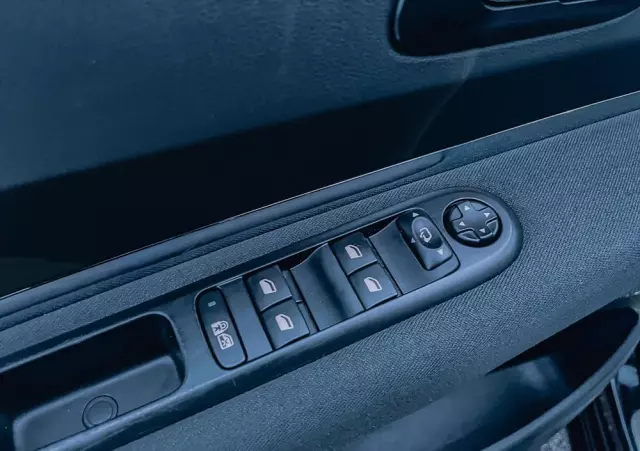 PEUGEOT 5008 1.6 BlueHDi Style 7os