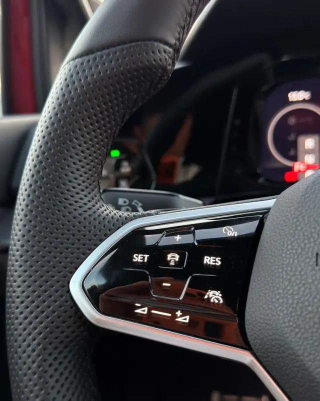 VOLKSWAGEN Golf 2.0 TSI GTI DSG