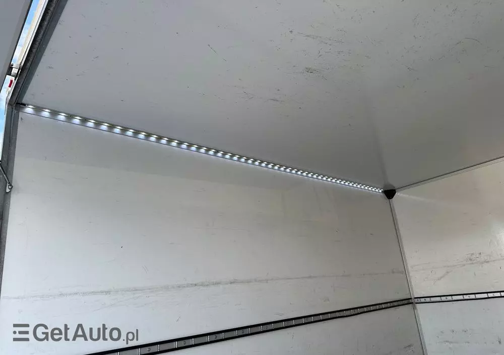 RENAULT MASTER Kontener/Winda 750kg/Klima/tempomat/Kamera/990kg ładowności 