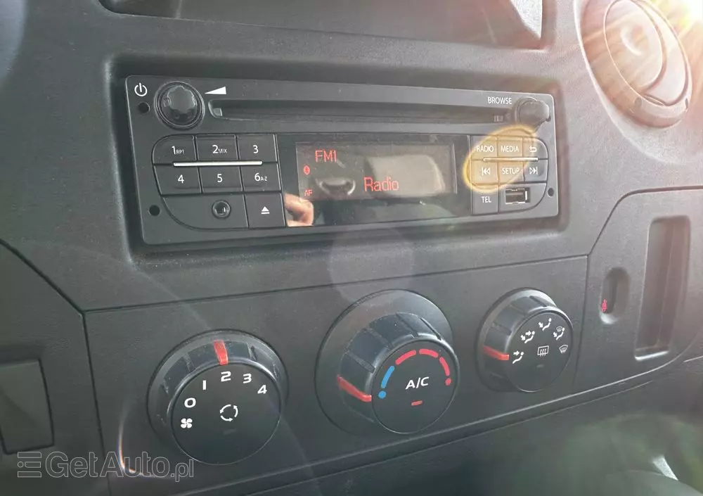 RENAULT MASTER Kontener/Winda 750kg/Klima/tempomat/Kamera/990kg ładowności 