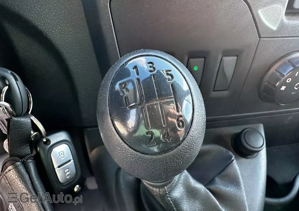 RENAULT MASTER Kontener/Winda 750kg/Klima/tempomat/Kamera/990kg ładowności 