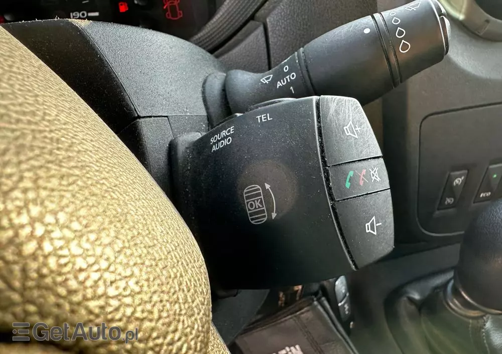 RENAULT MASTER Kontener/Winda 750kg/Klima/tempomat/Kamera/990kg ładowności 