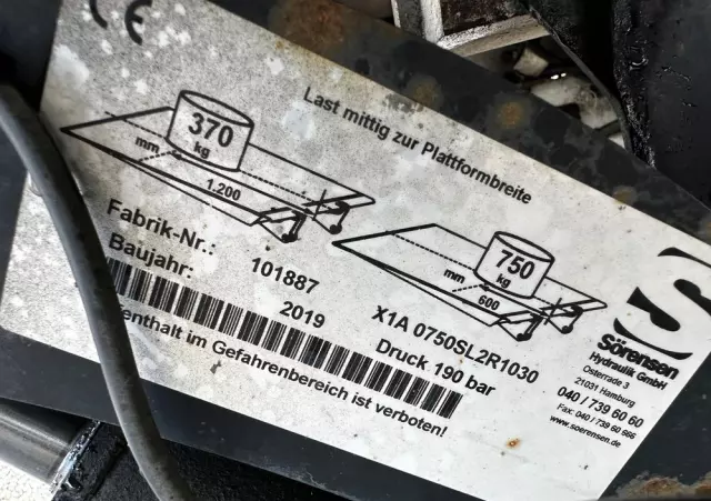 RENAULT MASTER Kontener/Winda 750kg/Klima/tempomat/Kamera/990kg ładowności 