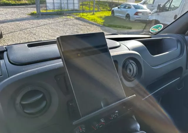 RENAULT MASTER Kontener/Winda 750kg/Klima/tempomat/Kamera/990kg ładowności 