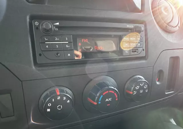 RENAULT MASTER Kontener/Winda 750kg/Klima/tempomat/Kamera/990kg ładowności 