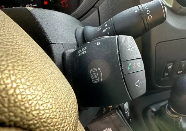 RENAULT MASTER Kontener/Winda 750kg/Klima/tempomat/Kamera/990kg ładowności 