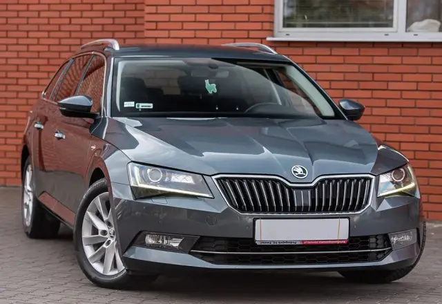 SKODA Superb 