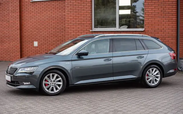 SKODA Superb 