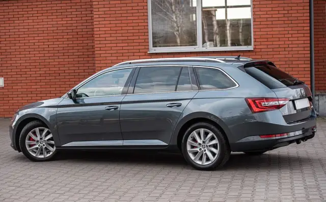 SKODA Superb 