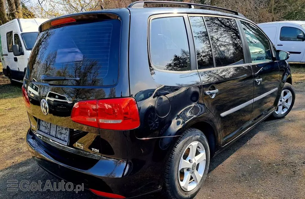 VOLKSWAGEN Touran 
