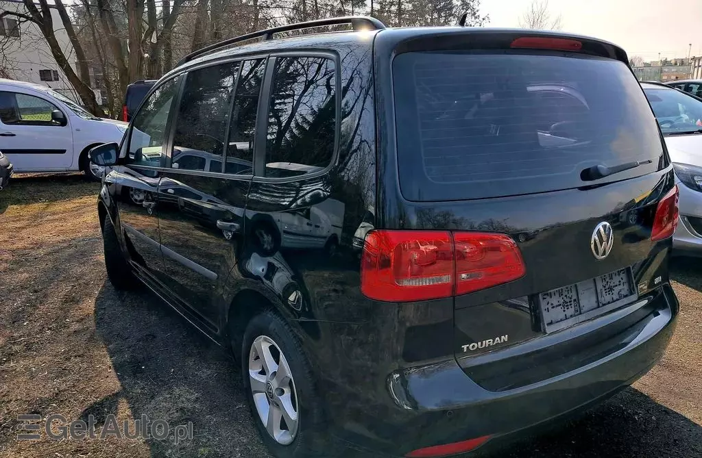 VOLKSWAGEN Touran 