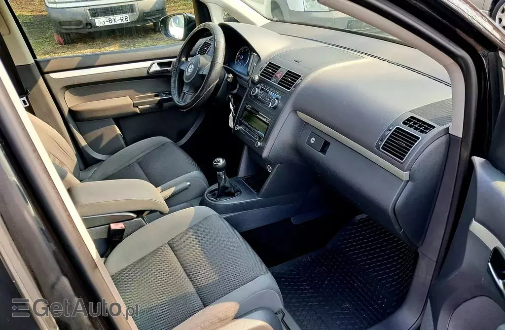 VOLKSWAGEN Touran 
