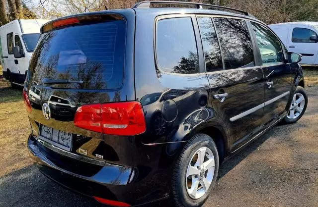 VOLKSWAGEN Touran 