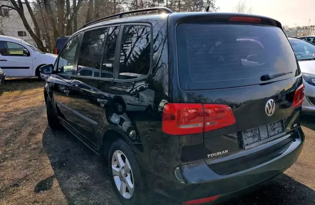 VOLKSWAGEN Touran 