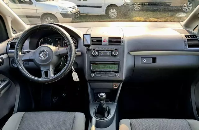 VOLKSWAGEN Touran 