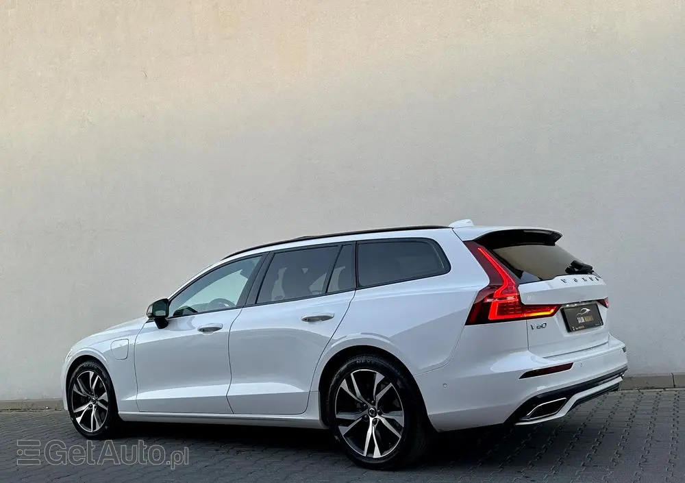 VOLVO V60 T6 AWD Recharge Geartronic RDesign
