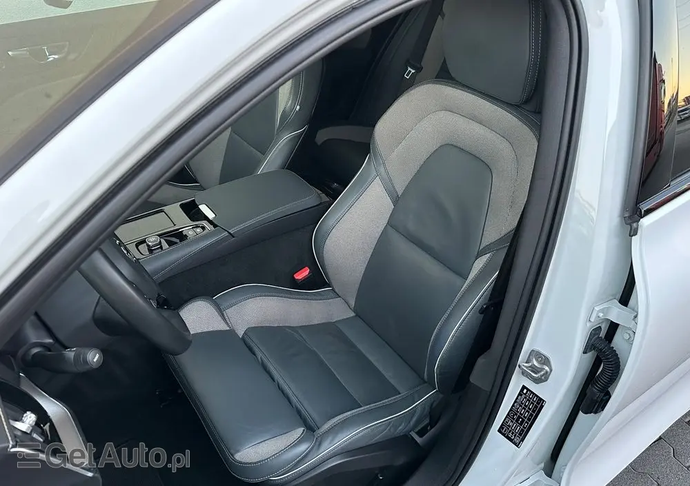 VOLVO V60 T6 AWD Recharge Geartronic RDesign