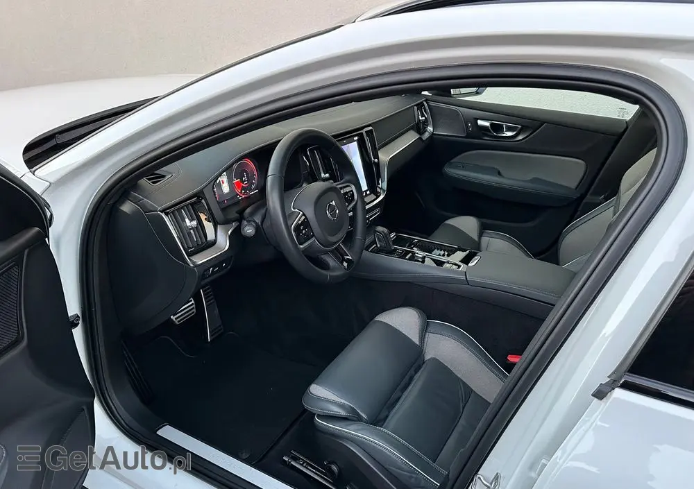 VOLVO V60 T6 AWD Recharge Geartronic RDesign