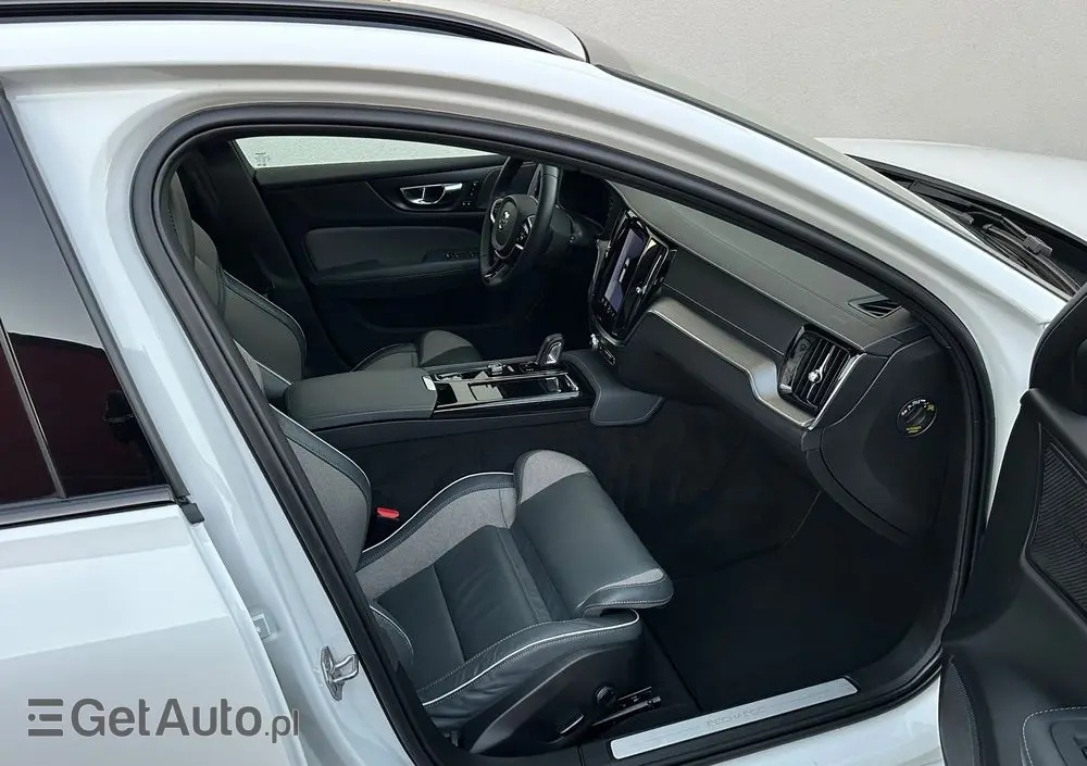 VOLVO V60 T6 AWD Recharge Geartronic RDesign