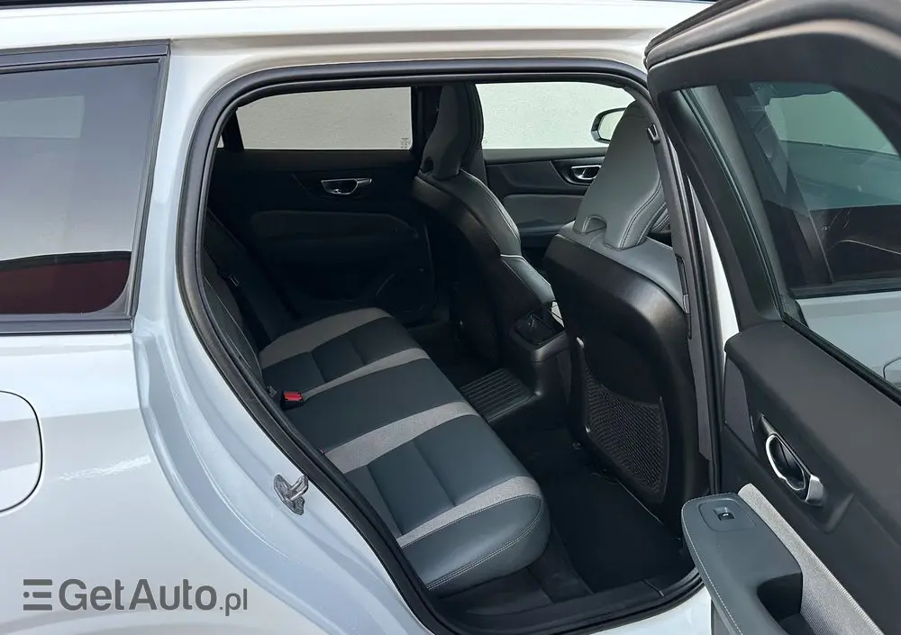 VOLVO V60 T6 AWD Recharge Geartronic RDesign