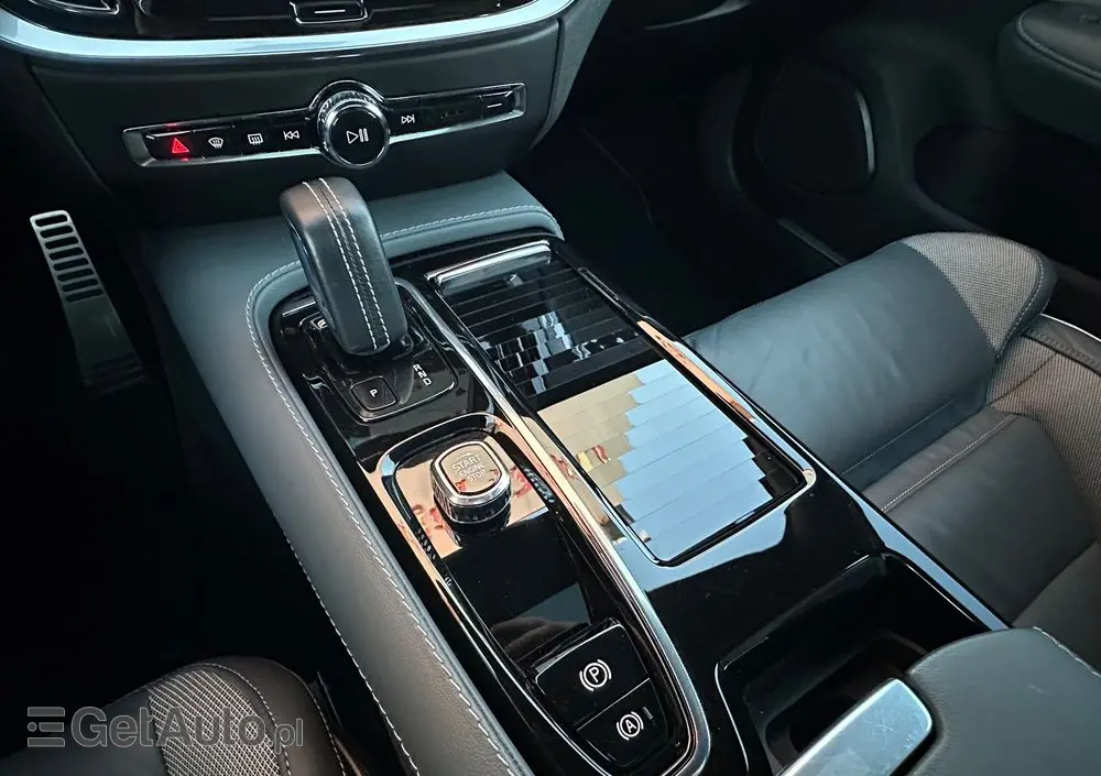 VOLVO V60 T6 AWD Recharge Geartronic RDesign