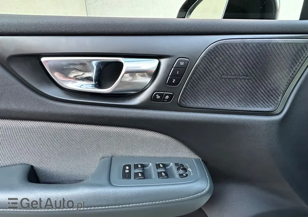 VOLVO V60 T6 AWD Recharge Geartronic RDesign