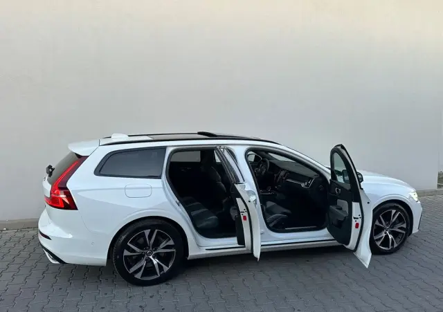 VOLVO V60 T6 AWD Recharge Geartronic RDesign