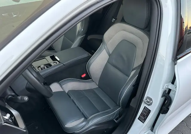 VOLVO V60 T6 AWD Recharge Geartronic RDesign