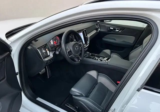 VOLVO V60 T6 AWD Recharge Geartronic RDesign