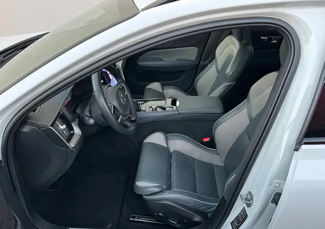 VOLVO V60 T6 AWD Recharge Geartronic RDesign