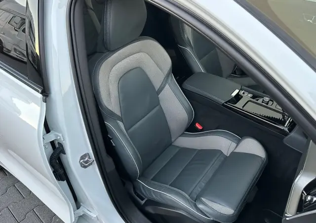 VOLVO V60 T6 AWD Recharge Geartronic RDesign