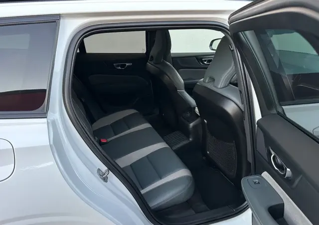 VOLVO V60 T6 AWD Recharge Geartronic RDesign