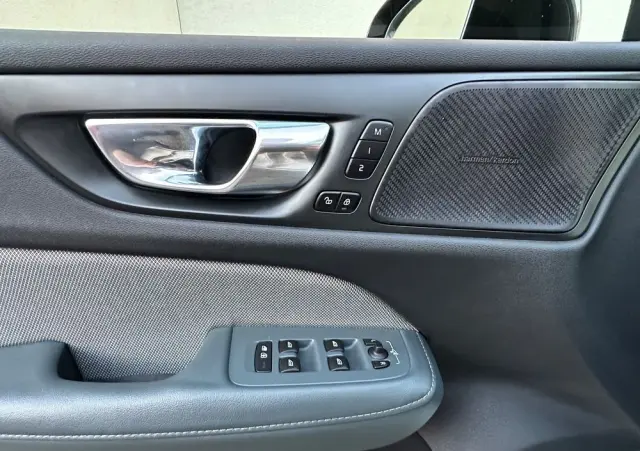 VOLVO V60 T6 AWD Recharge Geartronic RDesign