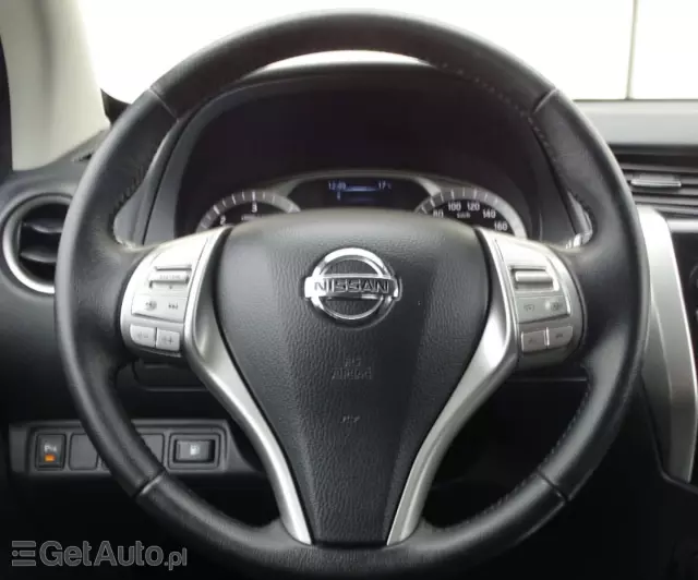 NISSAN Navara 