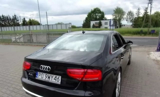 AUDI A8 