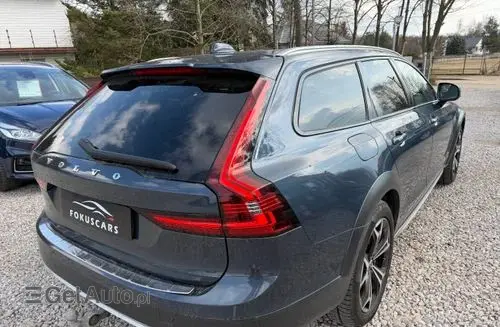 VOLVO V90 Cross Country 