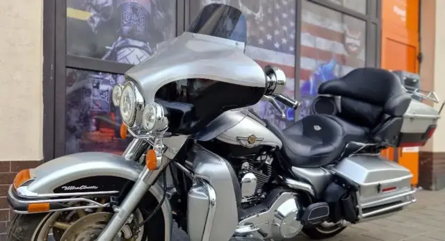 HARLEY-DAVIDSON Touring 