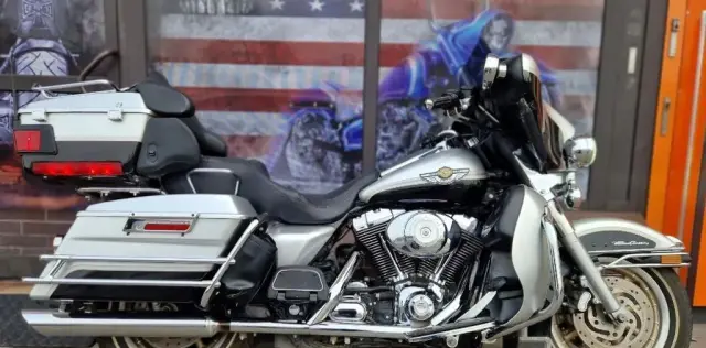 HARLEY-DAVIDSON Touring 