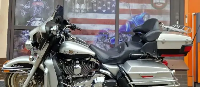 HARLEY-DAVIDSON Touring 