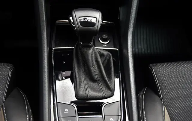 SKODA Karoq 1.5 TSI ACT Selection DSG