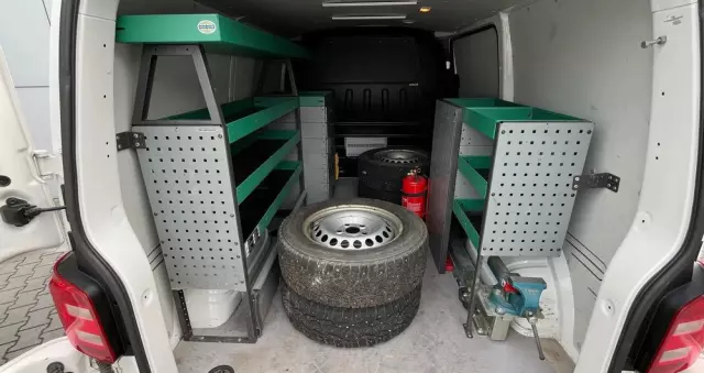 VOLKSWAGEN Transporter 