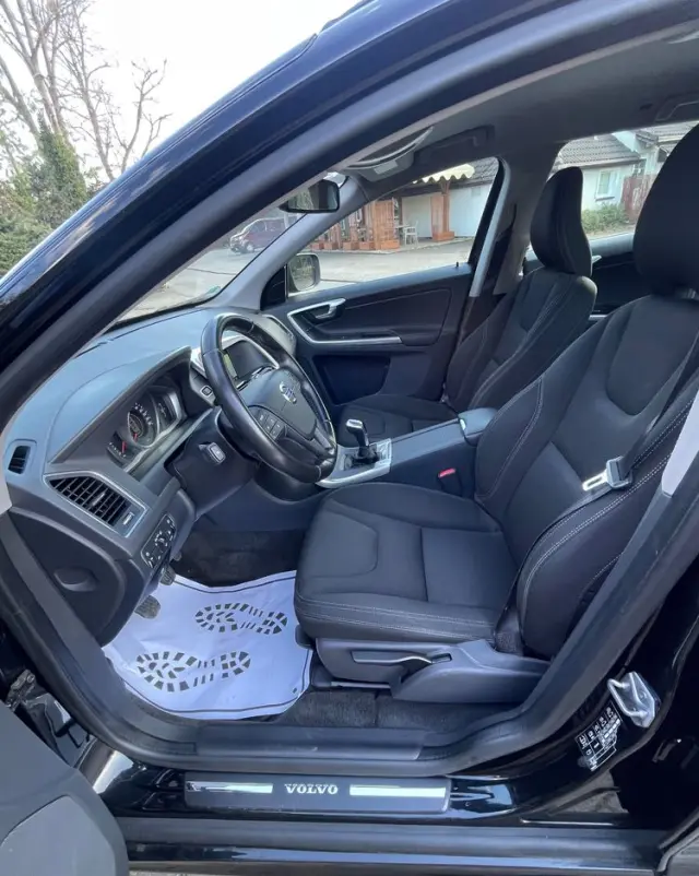 VOLVO XC 60 D3 Momentum