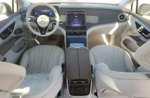 MERCEDES-BENZ EQS 
