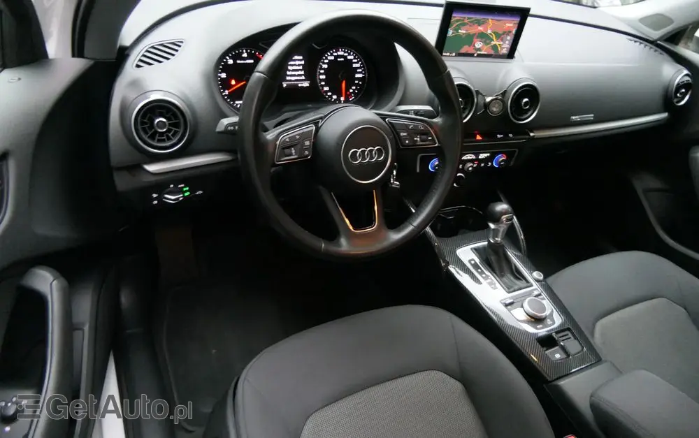 AUDI A3 Limousine 1.6 TDI S tronic design