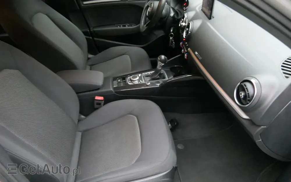 AUDI A3 Limousine 1.6 TDI S tronic design