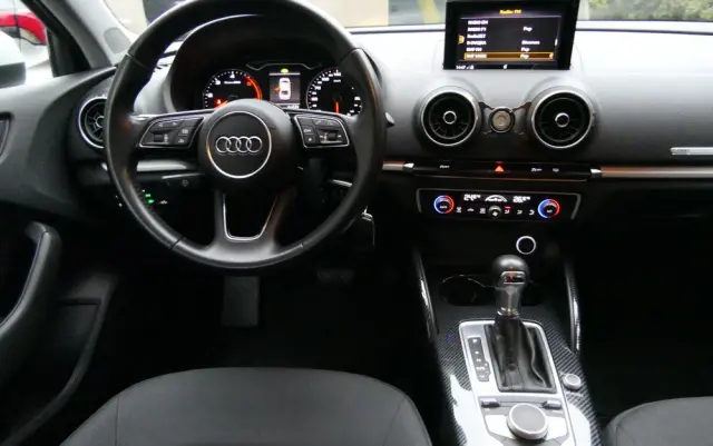 AUDI A3 Limousine 1.6 TDI S tronic design