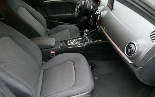 AUDI A3 Limousine 1.6 TDI S tronic design